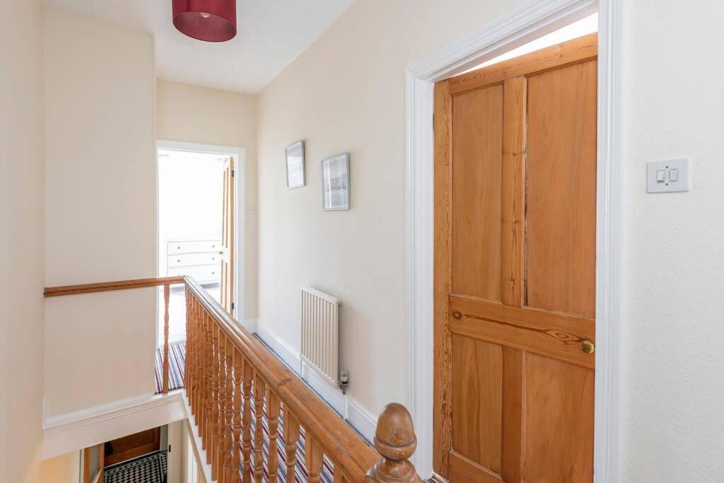 Spacious House - 2 Double Rooms - Street Parking - Garden باث المظهر الخارجي الصورة